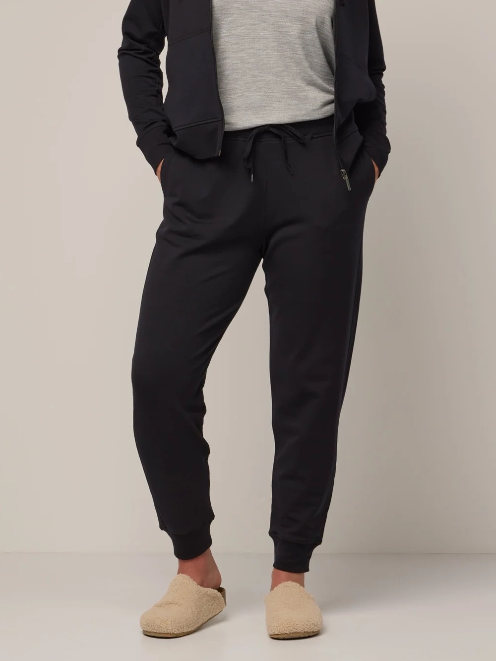 Wool& Aspen Black Aspen Joggers Size XL